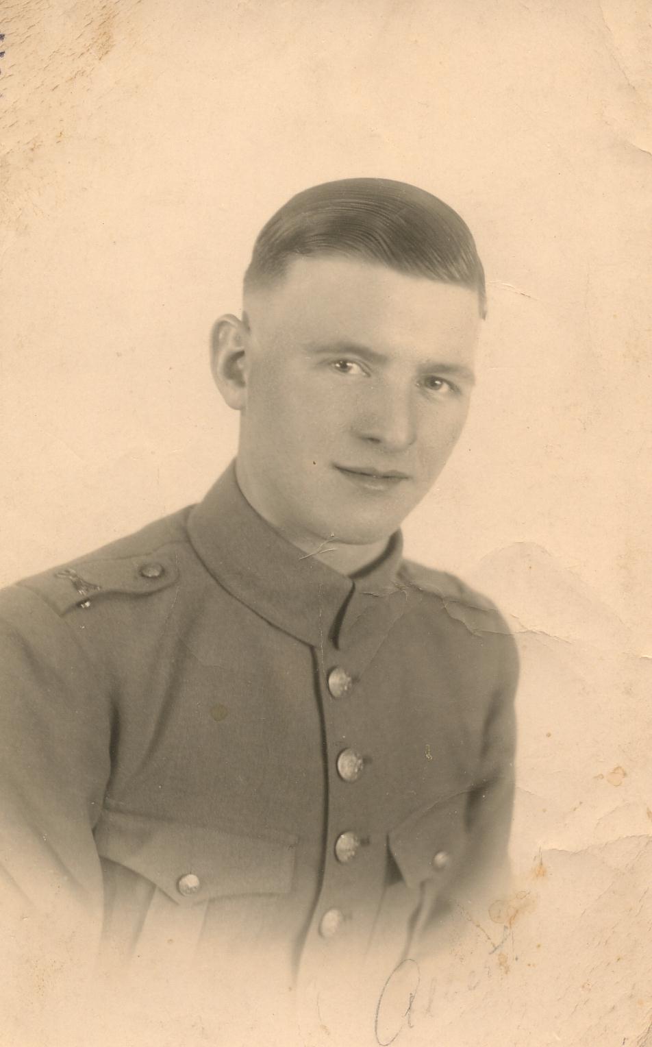 Klik voor foto in apart venster albert_van_den_broek_1920.jpg